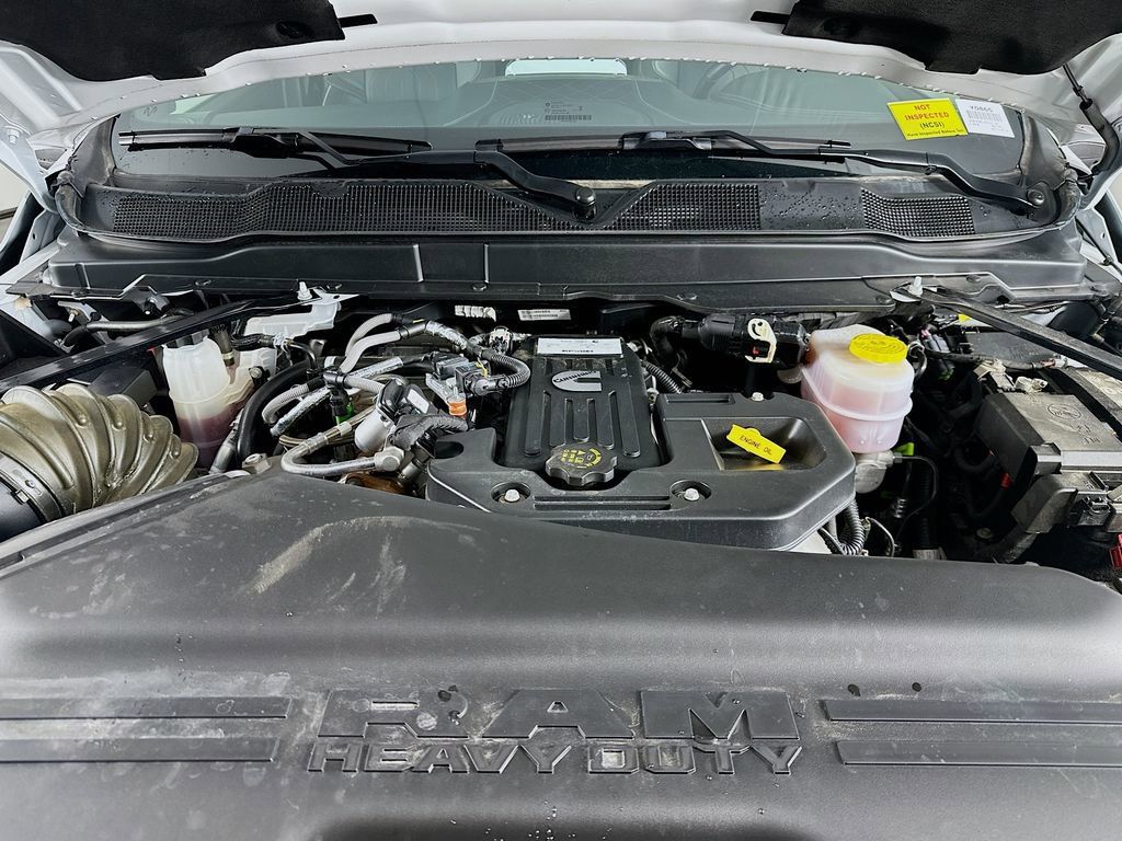 Used 2025 RAM 2500 Limited AWD/4WD image 32