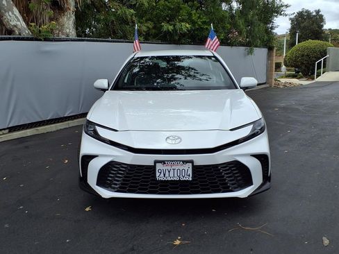 Used 2026 Toyota Camry SE AWD/4WD image 2