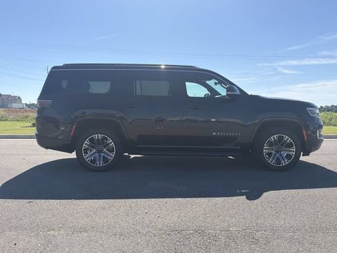 Used 2024 Jeep Wagoneer Series II w/ Flexible Seating Group RWD image 5