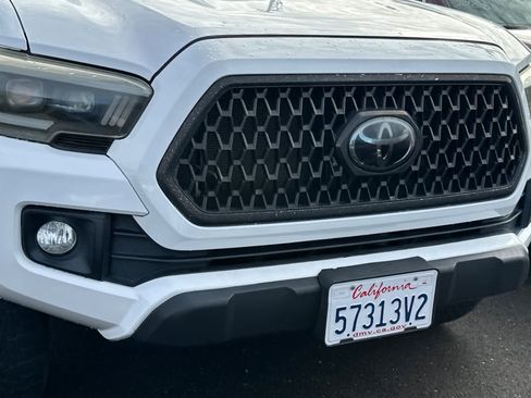 Used 2019 Toyota Tacoma TRD Off-Road image 8