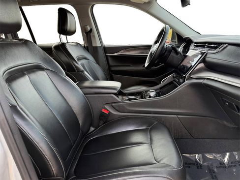 Used 2022 Jeep Grand Cherokee Limited image 14