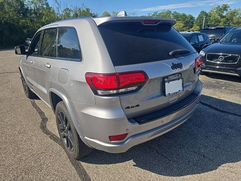 Used 2018 Jeep Grand Cherokee Altitude AWD/4WD image 5