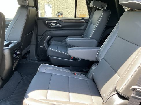 Used 2024 Chevrolet Tahoe Premier AWD/4WD image 16
