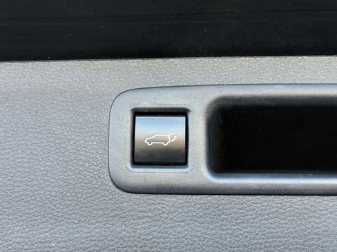 Used 2023 Toyota Highlander XLE image 16