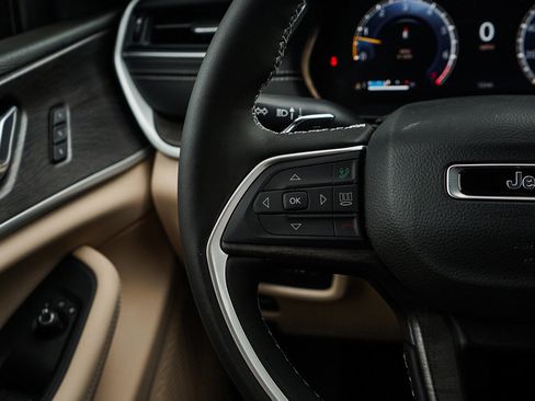 New 2025 Jeep Grand Cherokee Limited w/ Trailer Tow Package image 20