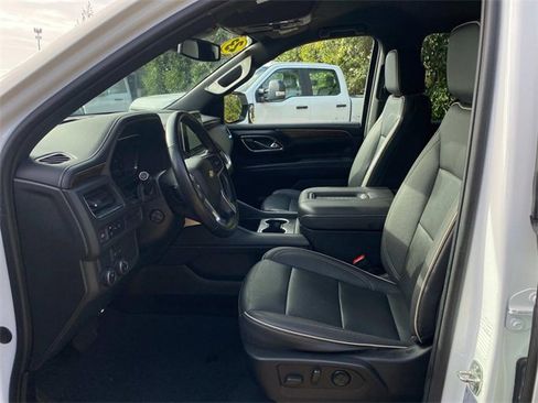 Used 2023 Chevrolet Suburban Premier image 11