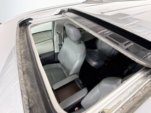 Certified 2024 Toyota Sienna XLE FWD image 23