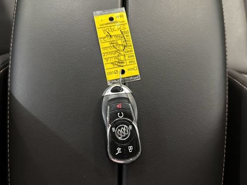 Used 2018 Buick Envision Essence AWD/4WD image 18