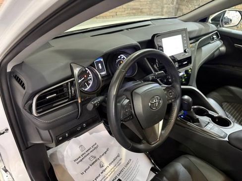 Used 2023 Toyota Camry SE image 3