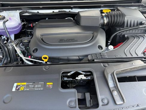 New 2027 Chrysler Pacifica Limited FWD image 16