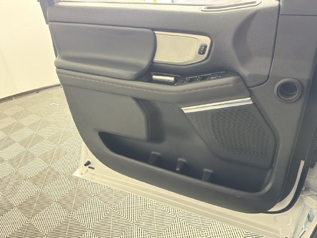 Used 2025 Ford Expedition Active RWD image 13