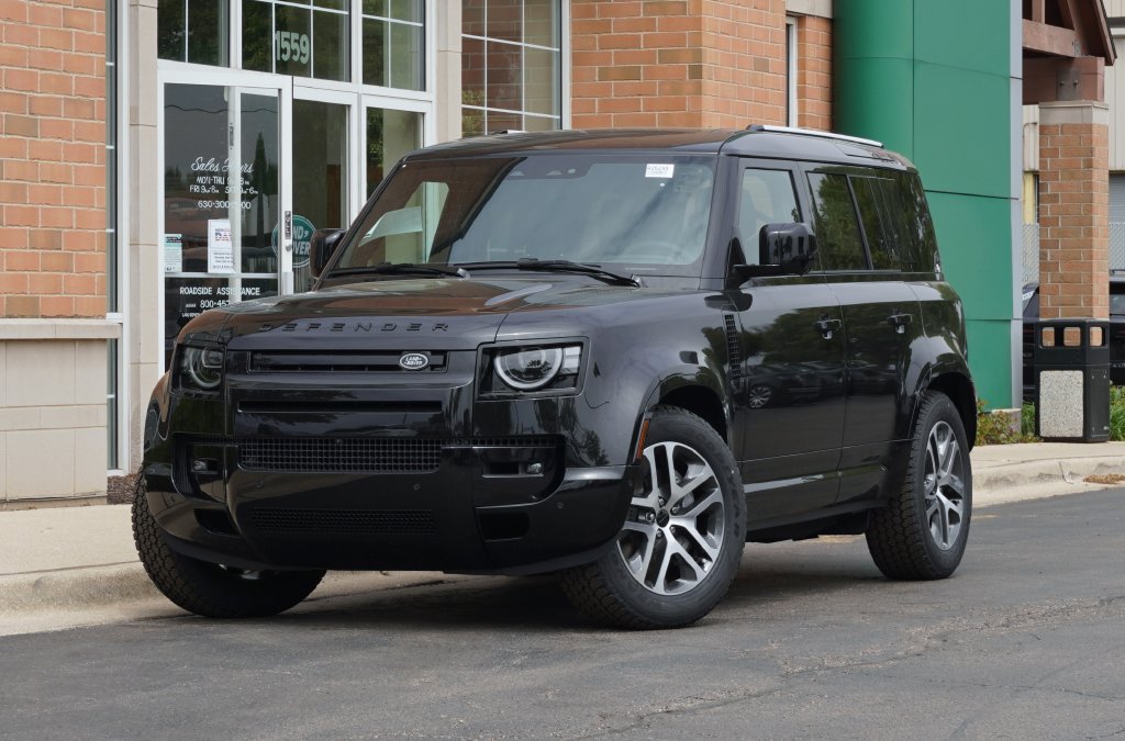 Used 2026 Land Rover Defender 110 X-Dynamic SE AWD/4WD image 1