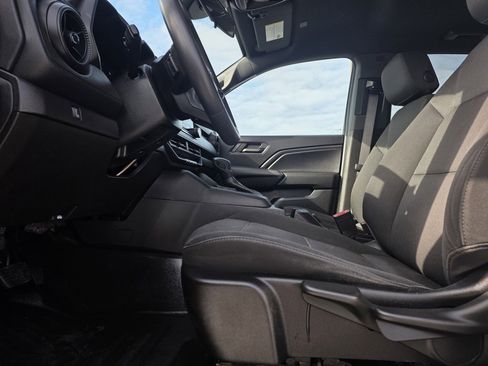 Used 2023 Chevrolet Colorado W/T image 10