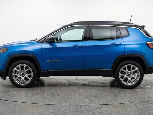 Used 2025 Jeep Compass Limited AWD/4WD image 5