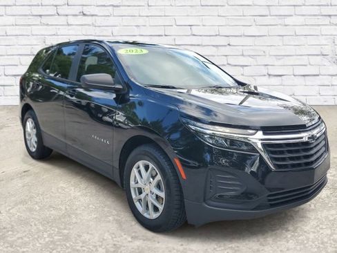 Used 2023 Chevrolet Equinox LS w/ LS Convenience Package FWD image 5
