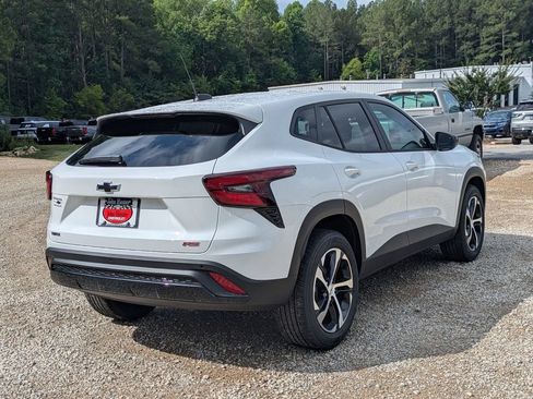 New 2026 Chevrolet Trax RS w/ Sunroof Package FWD image 2