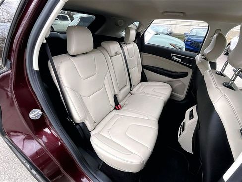 Used 2019 Ford Edge Titanium image 37