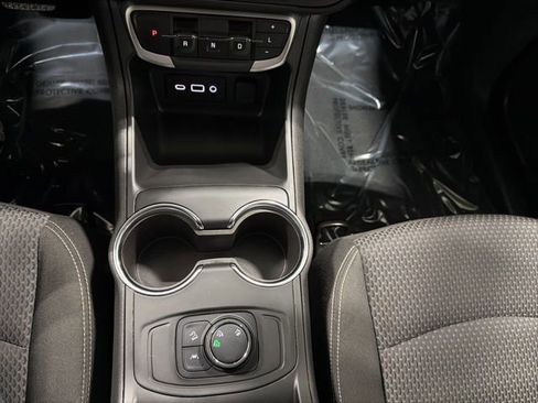 Used 2024 GMC Terrain SLE image 17