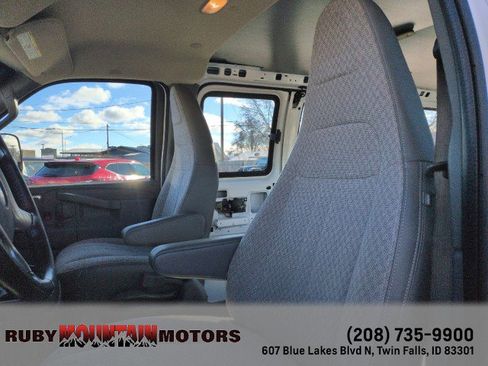 Used 2016 Chevrolet Express 2500 image 10