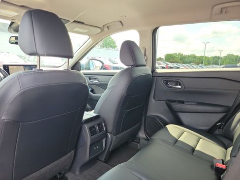 Certified 2025 Nissan Rogue SL AWD/4WD image 14