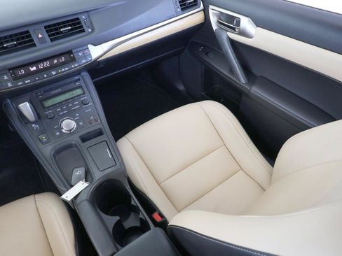 Used 2016 Lexus CT 200h w/ Seat Comfort Package FWD image 18