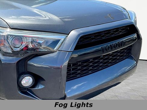 Used 2019 Toyota 4Runner SR5 AWD/4WD image 32