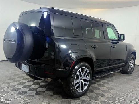 New 2026 Land Rover Defender 110 X-Dynamic SE image 8