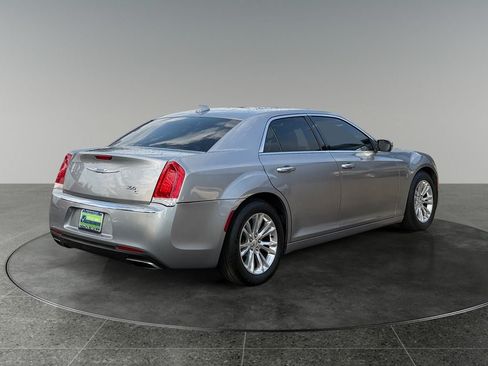 Used 2016 Chrysler 300 C RWD image 9