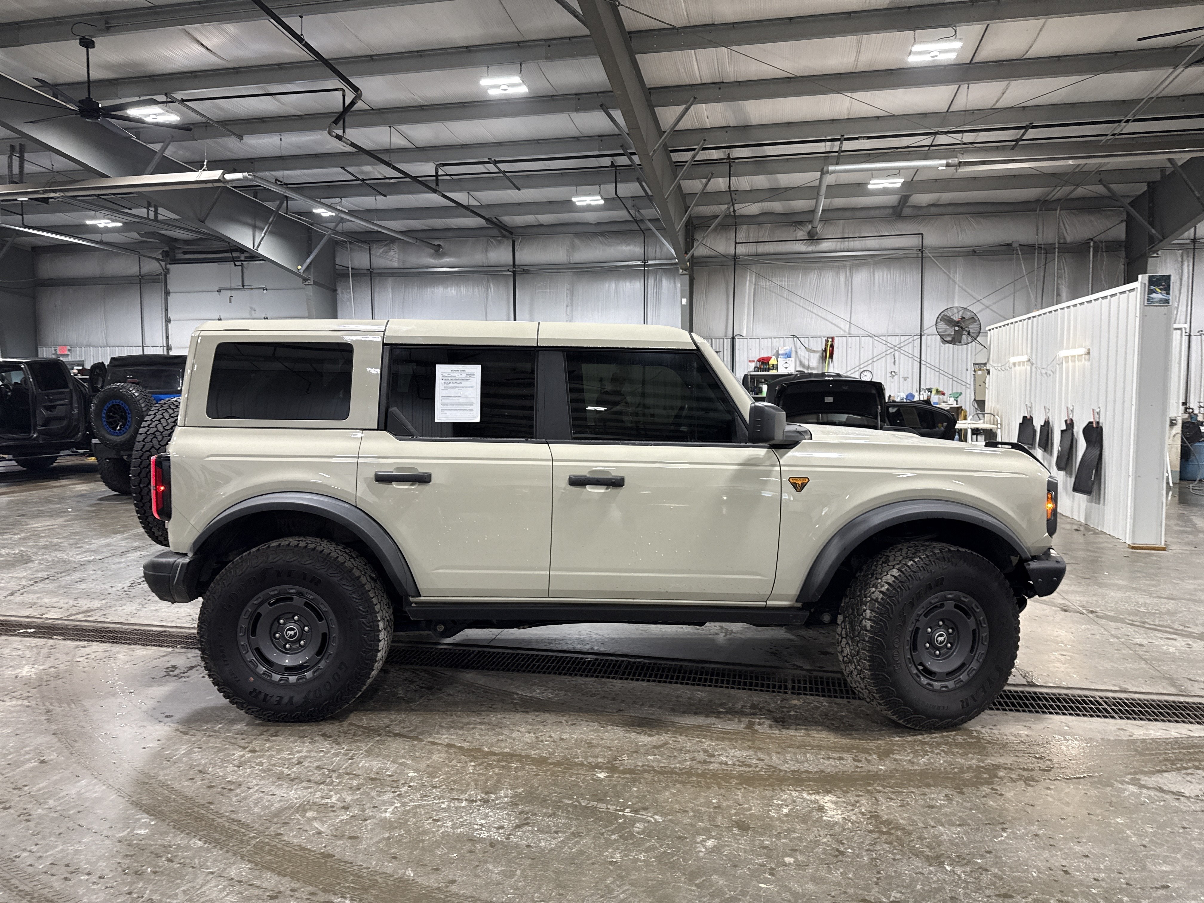 Used 2025 Ford Bronco Badlands w/ Sasquatch Package AWD/4WD image 2