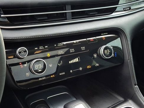 Used 2025 INFINITI QX60 Luxe w/ Vision Package image 17