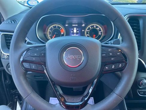 Used 2023 Jeep Cherokee Altitude Lux image 8