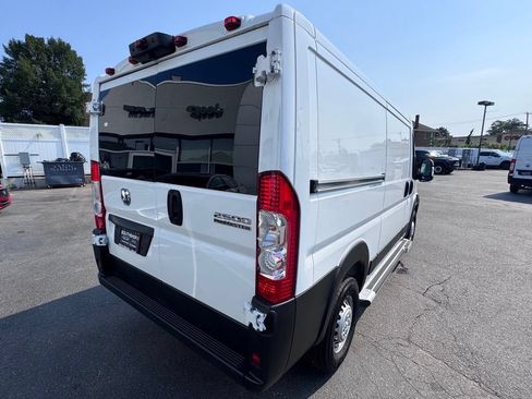 Used 2025 RAM ProMaster 2500 w/ U-Haul Equipment Group FWD image 8