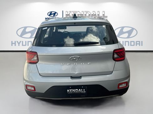Used 2021 Hyundai Venue SE FWD image 5