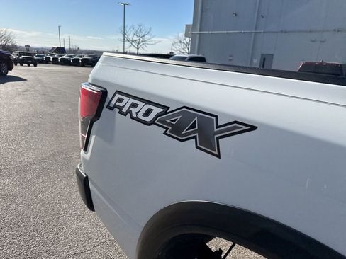 Used 2024 Nissan Titan PRO-4X w/ Pro-4x Convenience Package image 29