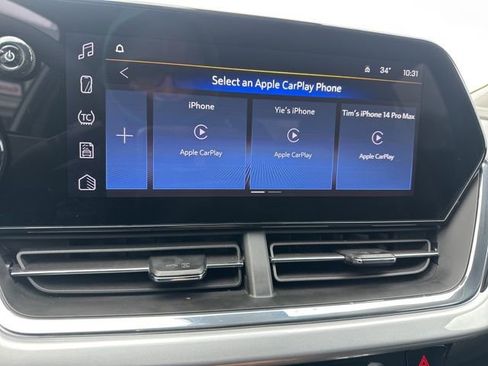 Used 2025 Chevrolet Trax LT image 32