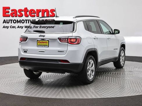 Used 2024 Jeep Compass Latitude AWD/4WD image 5