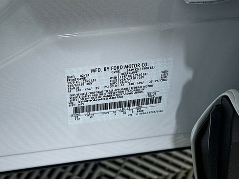 Used 2024 Ford Edge SEL image 12