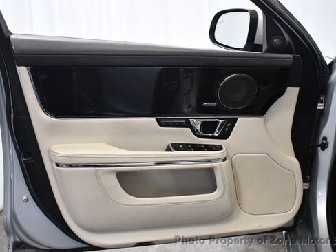 Used 2015 Jaguar XJ image 7