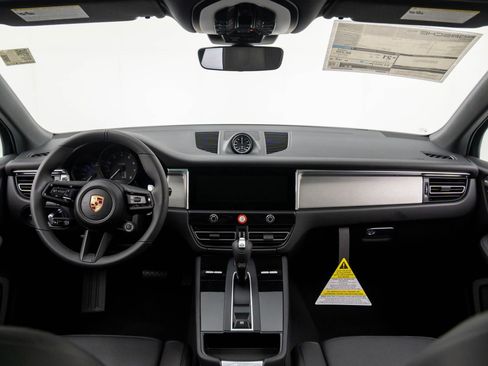 Certified 2026 Porsche Macan AWD/4WD image 11