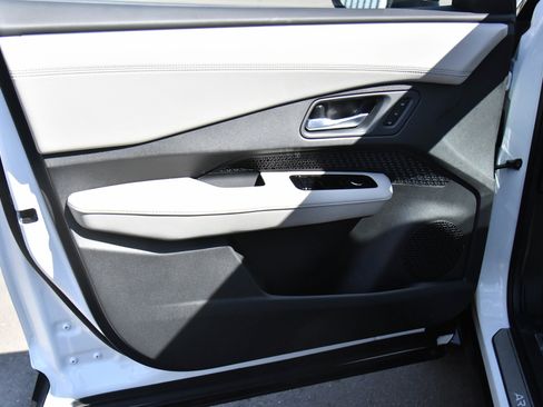 Used 2024 Nissan Ariya AWD image 13