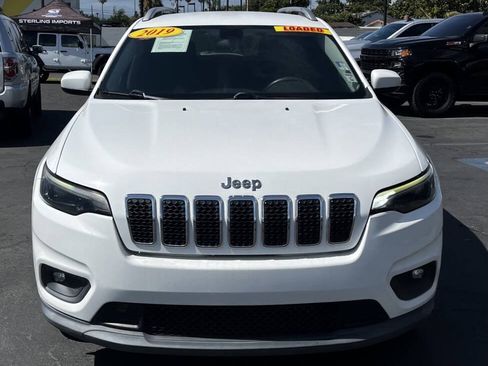 Used 2019 Jeep Cherokee Latitude w/ Popular Appearance Group FWD image 3