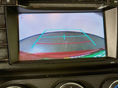 Used 2018 Toyota RAV4 LE image 19