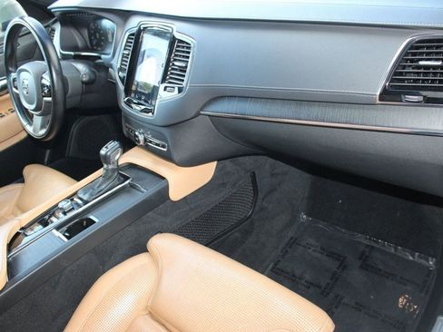 Used 2021 Volvo XC90 T6 Inscription w/ Lounge Package image 35