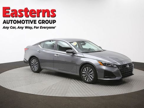 Used 2025 Nissan Altima 2.5 SV FWD image 48