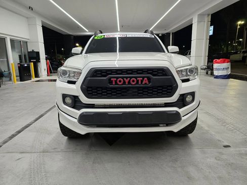 Used 2020 Toyota Tacoma SR5 image 9