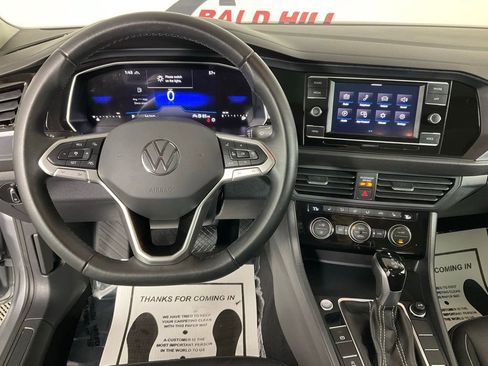 Used 2024 Volkswagen Jetta SE w/ Panoramic Sunroof Package image 12