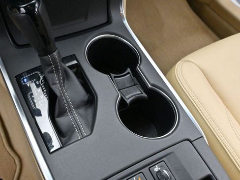 Used 2017 Toyota Camry XLE image 18