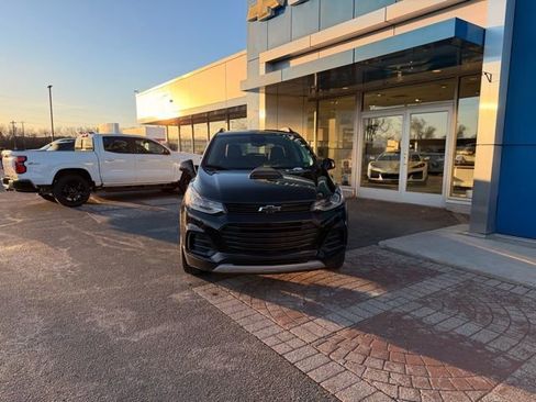 Certified 2021 Chevrolet Trax LT w/ Redline Edition image 2