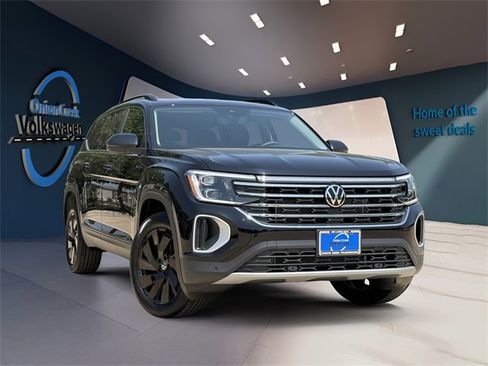 Certified 2025 Volkswagen Atlas SE image 1
