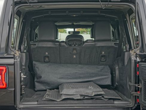 Used 2018 Jeep Wrangler Unlimited Rubicon image 9